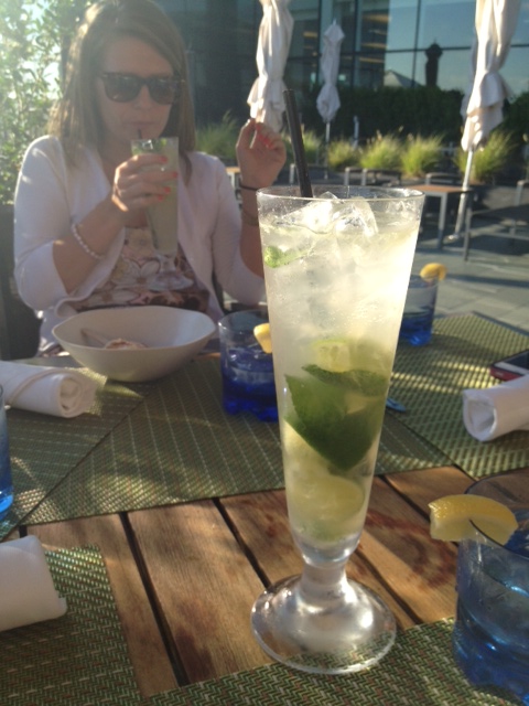 Amazing mojitos and Nicole in the background :)