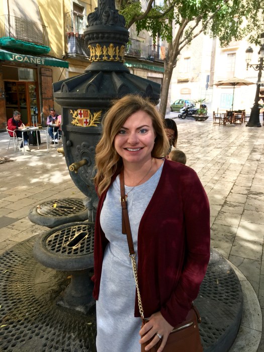 How cool is this fountain? It works and the water is safe to drink. There are versions all over the city